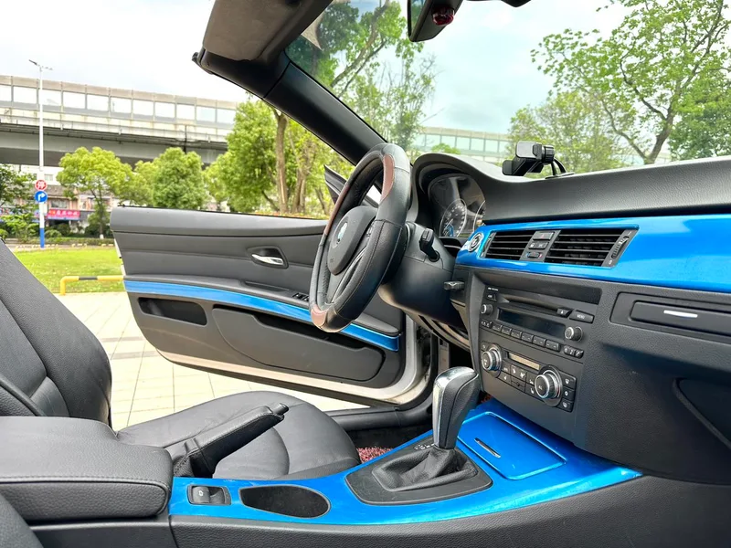 BMW 3 Series 2009 325i Convertible Coupe interior photo 10