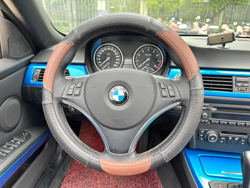 BMW 3 Series 2009 325i Convertible Coupe interior photo 11