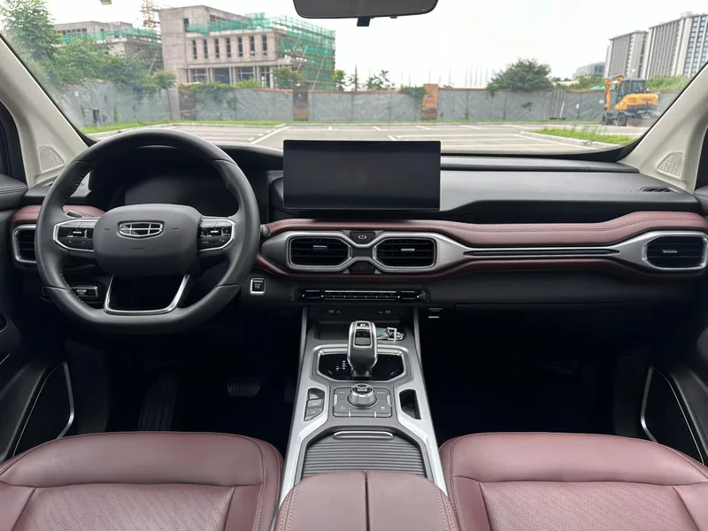 Geely Okavango 2022 1.8TD Automatic Deluxe interior photo 14