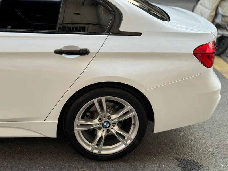 BMW 3 Series 2018 320i M Sports suit exterior photo 4