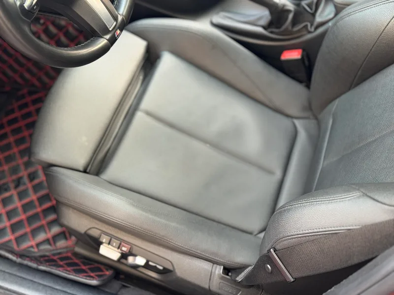 BMW 3 Series 2018 320i M Sports suit interior photo 13