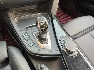 BMW 3 Series 2018 320i M Sports suit interior photo 17