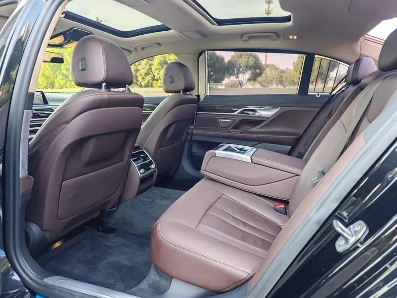 BMW 7 Series 2017 730Li Líder exterior foto 8