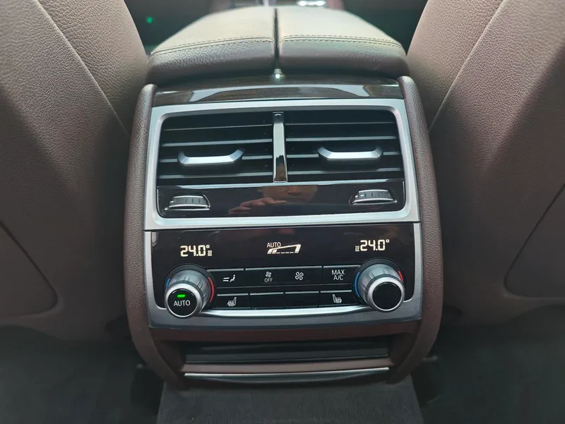 BMW 7 Series 2017 730Li Líder interior foto 11