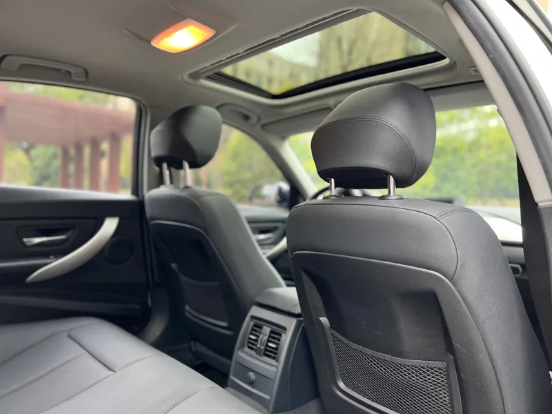 BMW 3 Series 2015 320i Super Yue Fashion interior photo 11