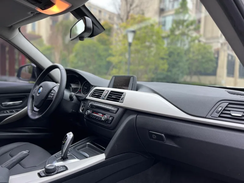 BMW 3 Series 2015 320i Super Yue Fashion interior photo 12
