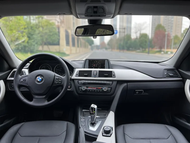 BMW 3 Series 2015 320i Super Yue Fashion interior photo 15