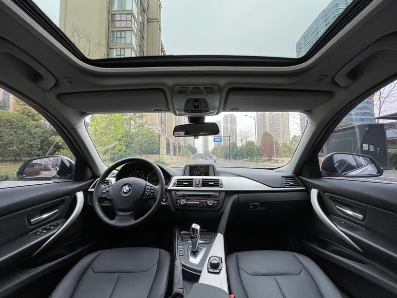 BMW 3 Series 2015 320i Super Yue Fashion interior photo 16