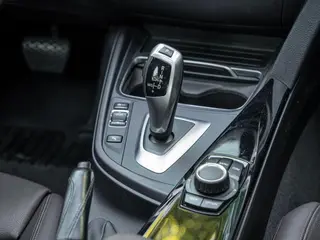 BMW 3 Series 2018 320Li Fashionable interior photo 9