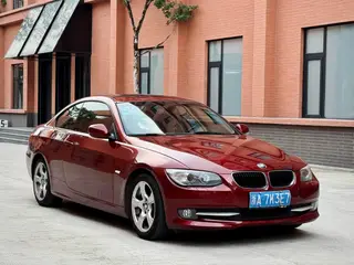 BMW 3 Series 2010 320i Luxury type exterior photo 3