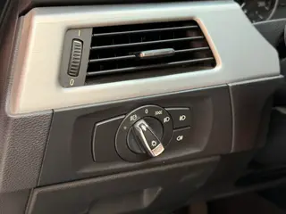 BMW 3 Series 2010 320i Luxury type interior photo 10