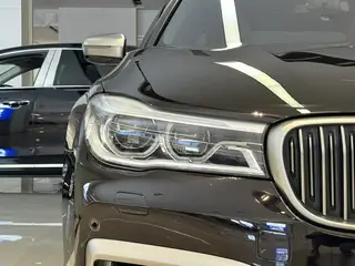 BMW 7 Series 2018 M760Li xDrive exterior photo 4