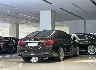 BMW 7 Series 2018 M760Li xDrive exterior photo 7
