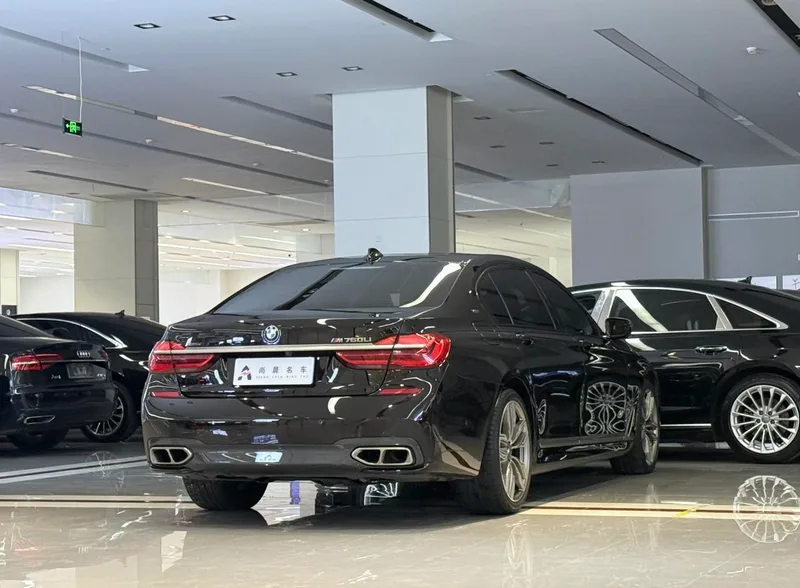 BMW 7 Series 2018 M760Li xDrive exterior photo 7