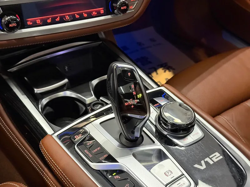 BMW 7 Series 2018 M760Li xDrive interior photo 14