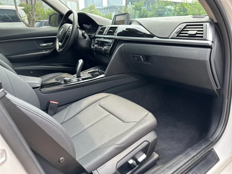 BMW 3 Series 2017 320Li Fashionable exterior photo 7