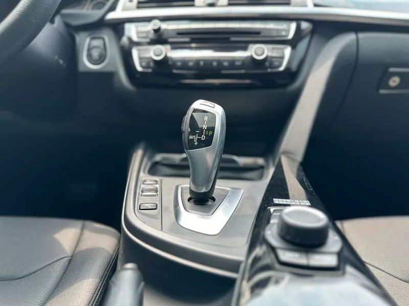 BMW 3 Series 2017 320Li Fashionable interior photo 13
