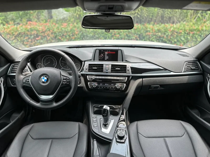BMW 3 Series 2017 320Li Fashionable interior photo 17