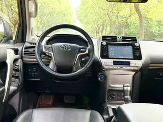 Toyota Prado 2018 3.5L Automatic TX-L interior photo 17