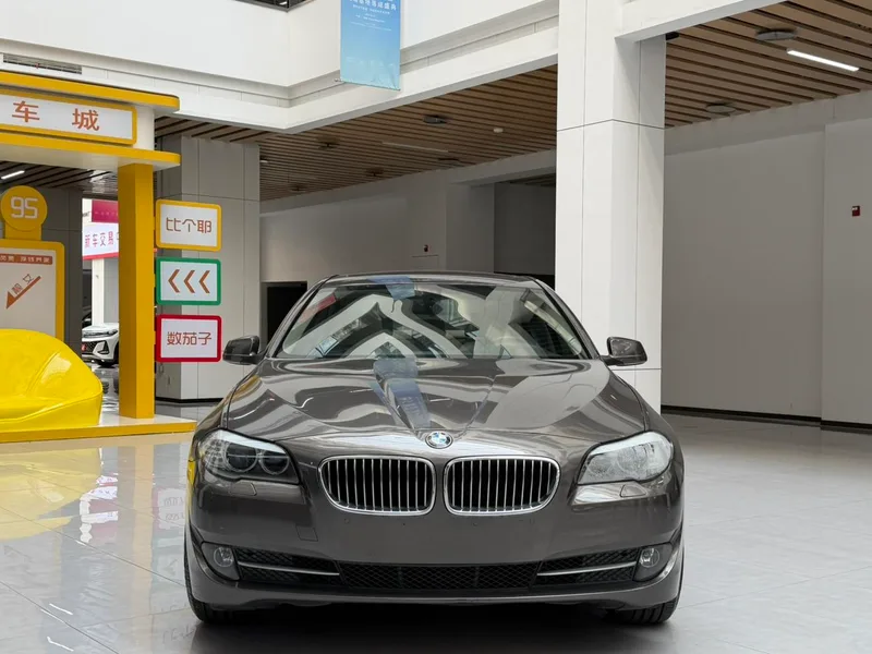 BMW 5 Series 2013 525Li Leading Type exterior photo 2