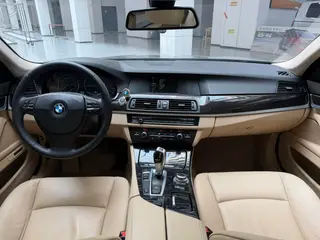 BMW 5 Series 2013 525Li Leading Type interior photo 11