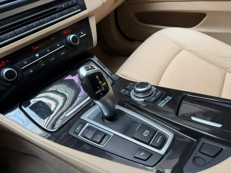 BMW 5 Series 2013 525Li Leading Type interior photo 16
