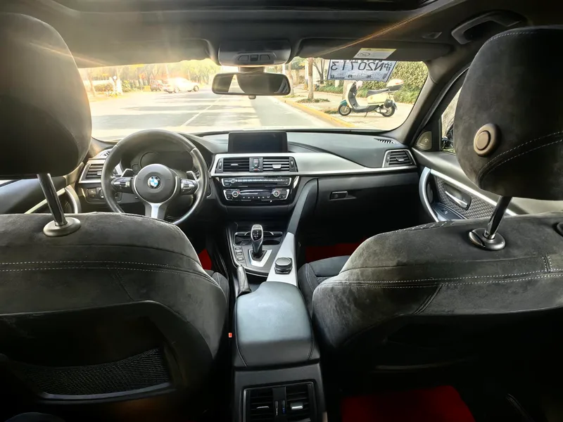 BMW 3 Series 2018 320i M Sports Obsidian Night Edition interior photo 11