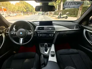 BMW 3 Series 2018 320i M Sports Obsidian Night Edition interior photo 13