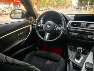 BMW 3 Series 2018 320i M Sports Obsidian Night Edition interior photo 14