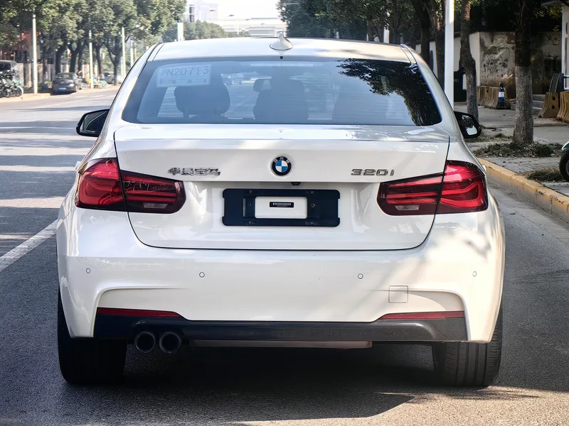 BMW 3 Series 2018 320i M Sports Obsidian Night Edition interior photo 17