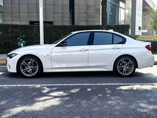 BMW 3 Series 2018 320i M Sports Obsidian Night Edition interior photo 19