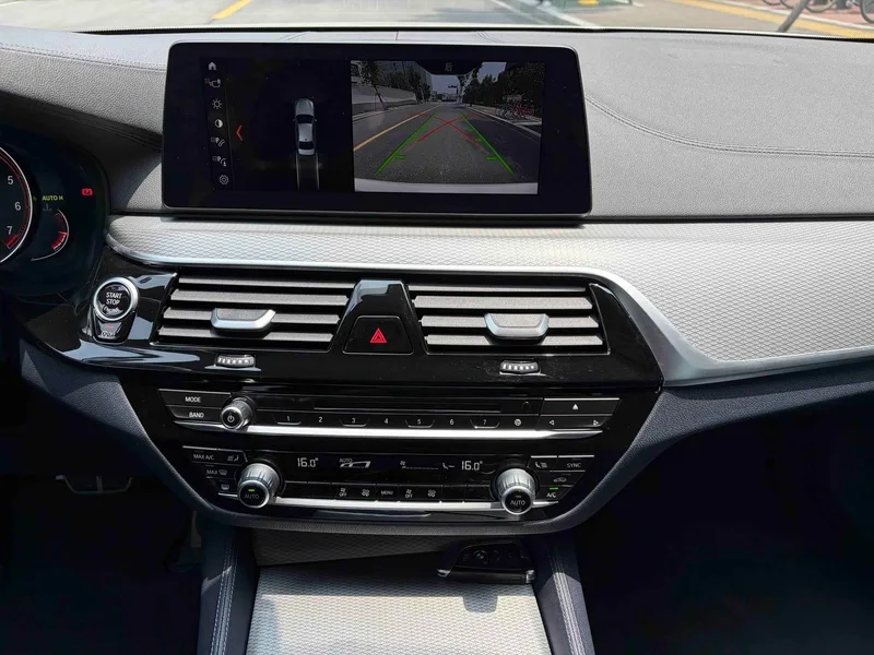 BMW 5 Series 2018 525i M Ensemble de sport intérieur photo 8