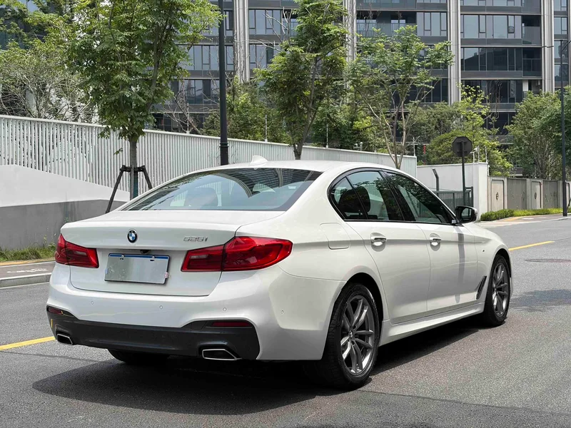 BMW 5 Series 2018 525i M Ensemble de sport intérieur photo 10