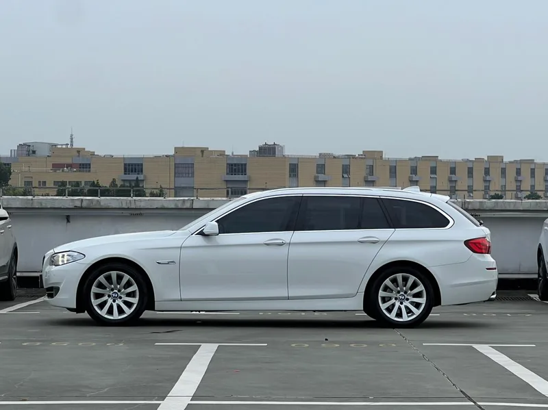 BMW 5 Series 2012 530i Leading Type Travel version exterior photo 2