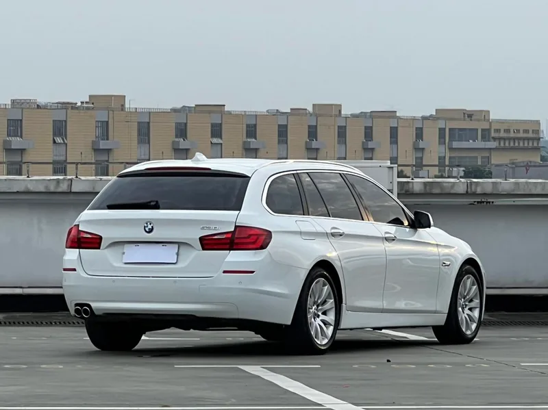 BMW 5 Series 2012 530i Leading Type Travel version exterior photo 3
