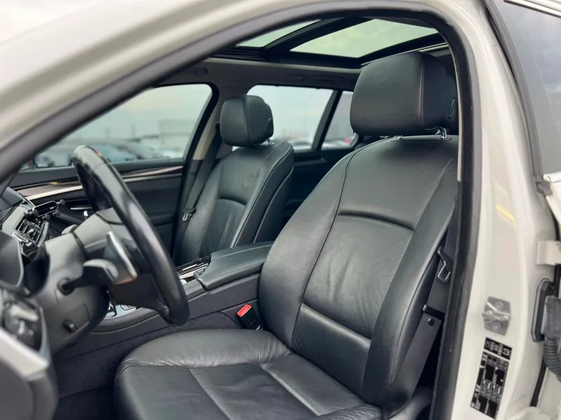 BMW 5 Series 2012 530i Leading Type Travel version exterior photo 6