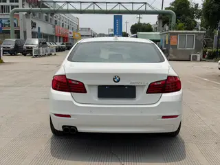 BMW 5 Series 2014 520Li Estilo elegante interior foto 8