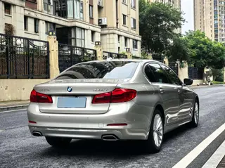 BMW 5 Series 2020 530Li Leading Type Luxury Set exterior photo 4