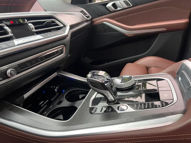 BMW X5 2019 xDrive40i M Sports suit interior photo 17