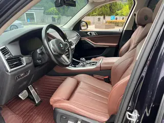 BMW X5 2019 xDrive40i M Sports suit interior photo 18