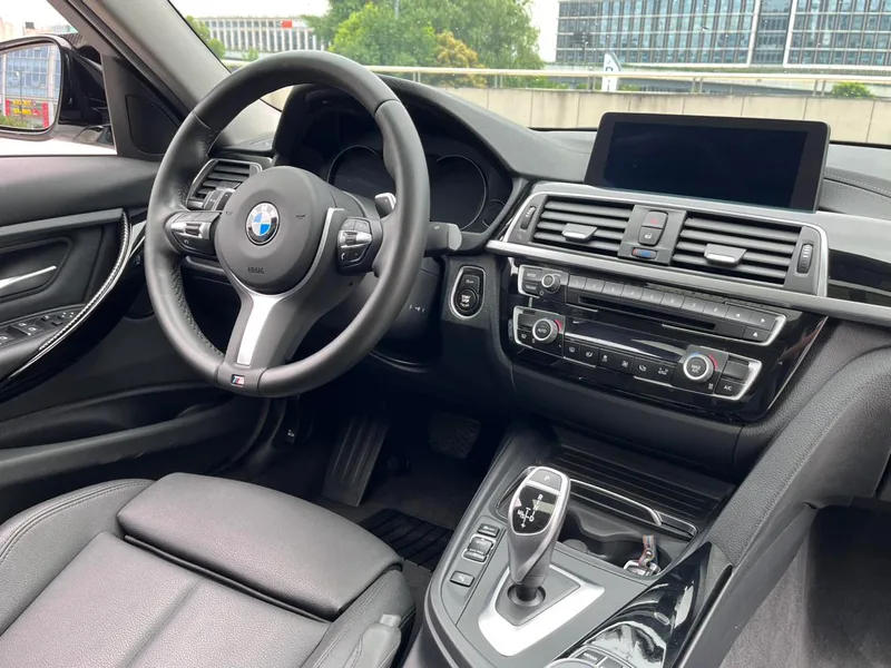 BMW 3 Series 2019 320Li M Sports suit interior photo 11