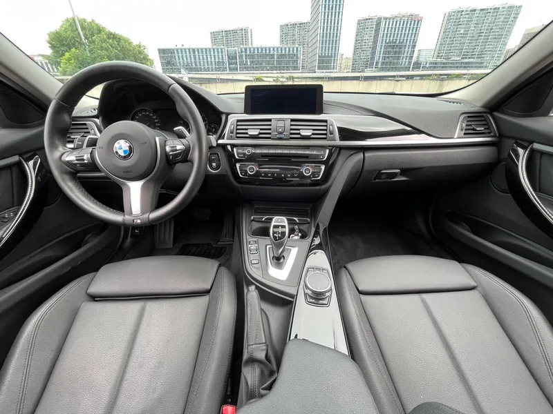 BMW 3 Series 2019 320Li M Sports suit interior photo 12