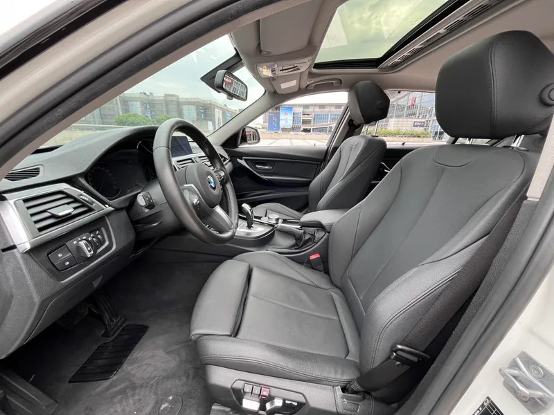 BMW 3 Series 2019 320Li M Sports suit interior photo 13