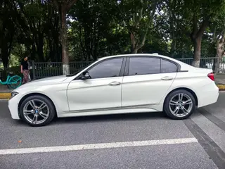 BMW 3 Series 2018 320Li M Édition de nuit sportive Yao extérieur photo 4