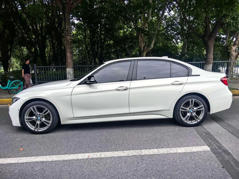 BMW 3 Series 2018 320Li M Édition de nuit sportive Yao extérieur photo 4