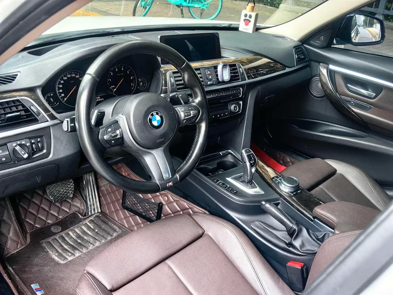 BMW 3 Series 2018 320Li M Édition de nuit sportive Yao extérieur photo 5