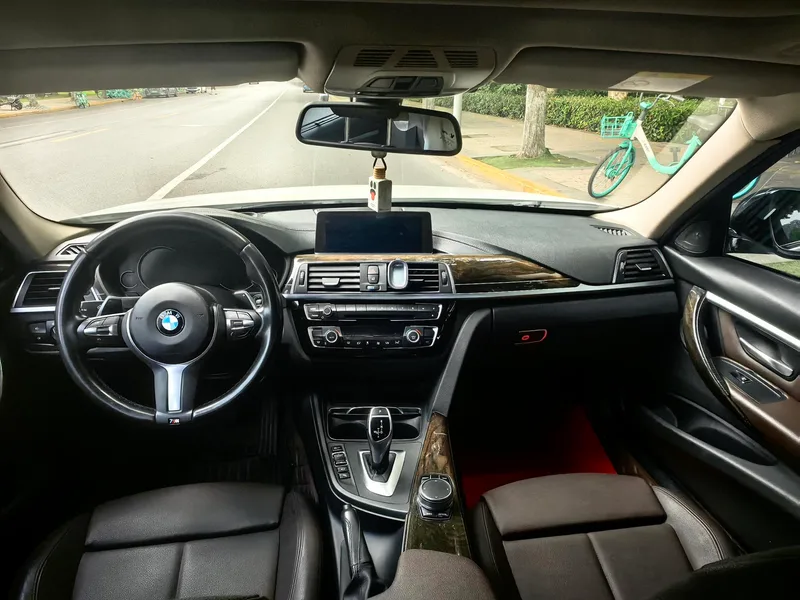 BMW 3 Series 2018 320Li M Édition de nuit sportive Yao intérieur photo 17