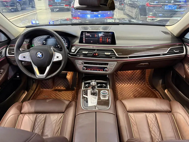 BMW 7 Series 2019 730Li M Sports suit exterior photo 3