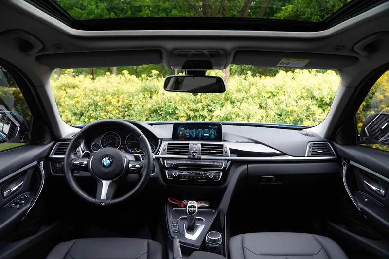 BMW 3 Series 2017 320Li M Sporty interior photo 15