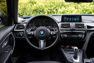 BMW 3 Series 2017 320Li M Sporty interior photo 16